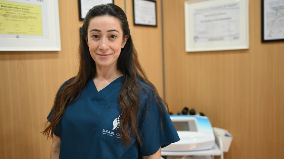 Sofía Millares, fisioterapeuta y osteópata, en su consulta